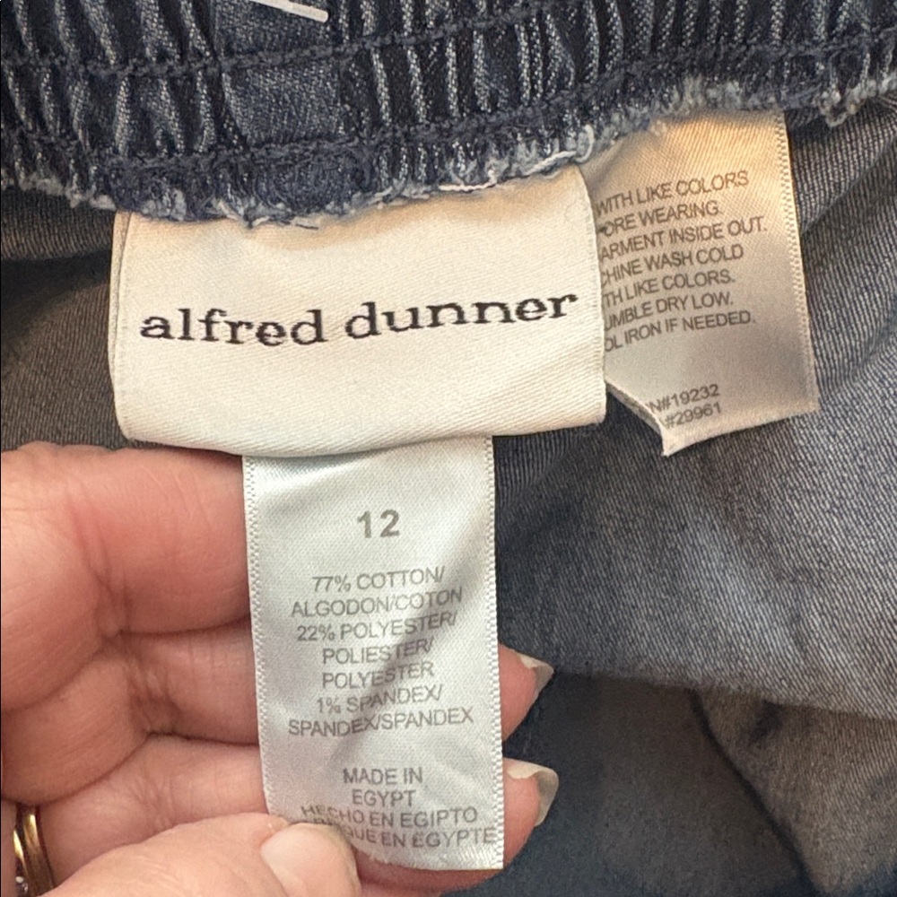 NWT Alfred Dunner Classic Fit Capri Pants Comfort Waist Medium Blue 12 - Picture 8 of 8